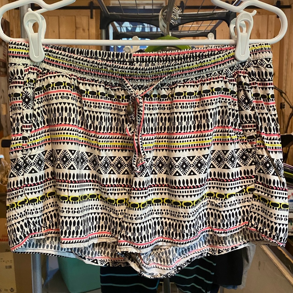 Old navy fabric shorts